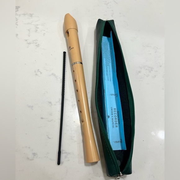 Soprano Other - Soprano Tan Recorder with Green Case